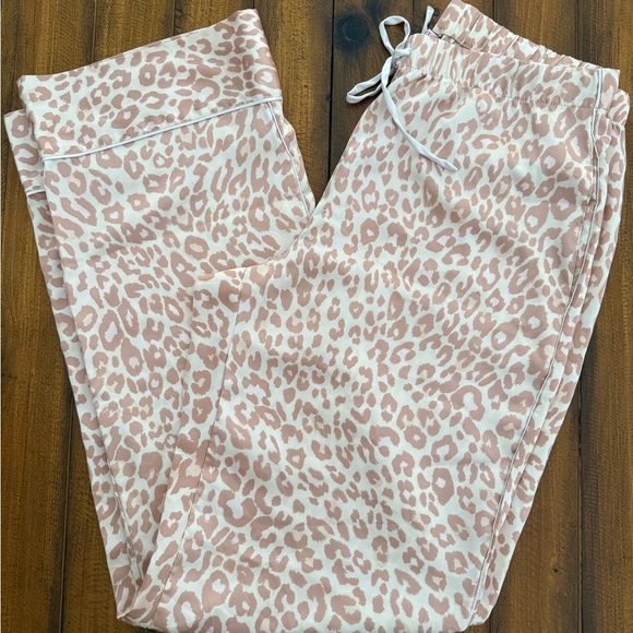 Victoria's Secret Women’s Cream and Mauve Leopard Print Silky Pajama Pants Small - Picture 1 of 3